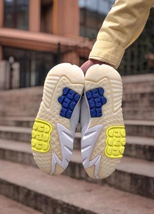 Рефлективные кроссовки adidas кросівки10 фото