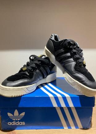 Кроссовки adidas rivarly low