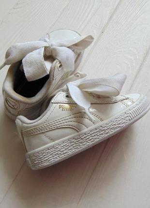 Puma (оригинал). размер uk 6, eur 23. стильные лаковые кроссовки для девочки1 фото