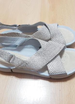 Шкіряні сандалі clarks tri chloe metallic