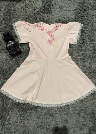 Красивое платье для дома на девочку 3-5 лет с кружевом и вышивкой