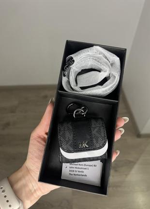 Чехол для беспроводных наушников apple airpods pro michael kors2 фото