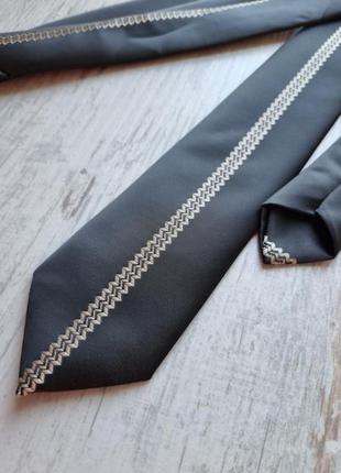 Брендова вузька чорна оригінальна вузька краватка в смужку з орнаментом унісекс by greda1 фото