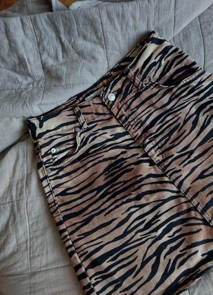 Стильная джинсовая юбка в животный принт3 фото