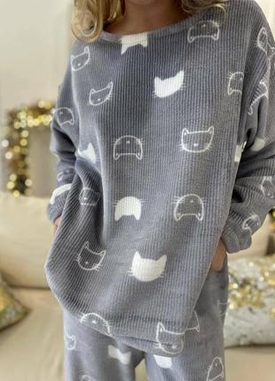Женская пижама теплая cosy из велсофта котики брюки+свитшот серая4 фото