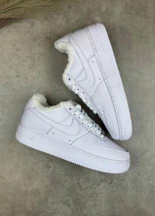 Кроссовки с мехом найк nike air force 1 low white leather (мех)3 фото