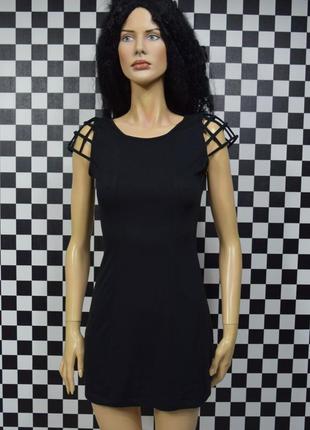 Платье черное мини базовое с оригинальными плечами платья2 фото