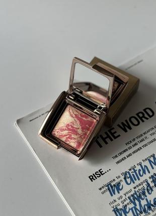 Рожеві натуральні шовковисті запечені сухі компактні румʼяна hourglass ambient lighting blush diffused heat