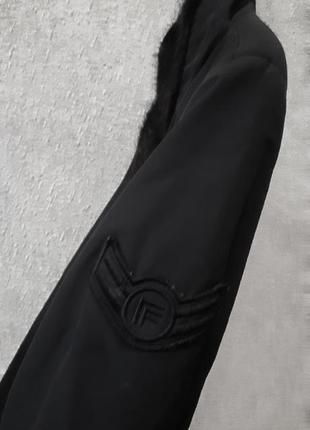 Черная куртка с натуральным мехом3 фото