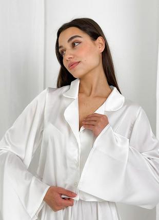 Белая пижама из шелка с рубашкой и шортами3 фото