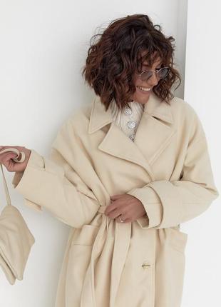 Женское двубортное пальто под пояс4 фото