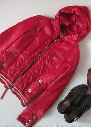 Червона курточка на блискавці на синтепоні з капюшоном куртка осінь демисезон