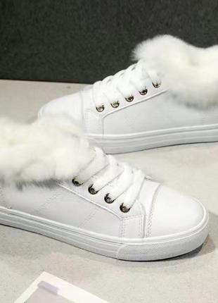 Кросівки на хутрі черевики кеди