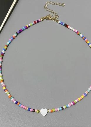 Ожерелье чокер с подвеской сердечком из бисера