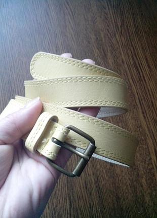 Стильний яскравий вузький шкіряний пояс-ремінь
