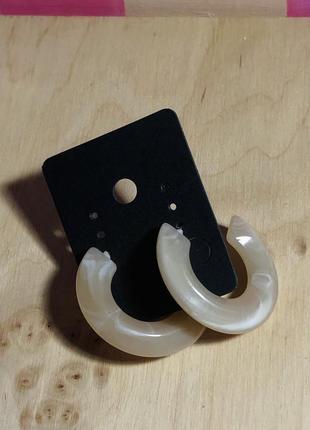 Сережки кільця бежеві серьги круглі