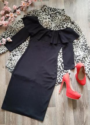 Классное платье с воланами на плечах💥