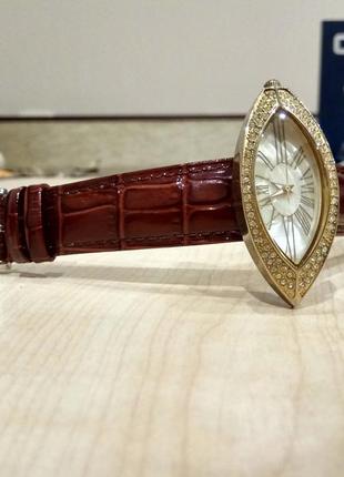 Стильные женские часы известного бренда.3 фото