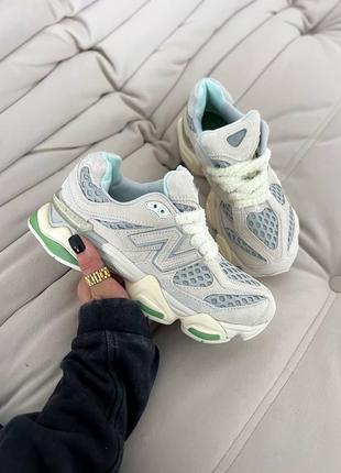 Крутезні жіночі кросівки new balance 9060 bricks & wood світло-сірі з махровими шнурками