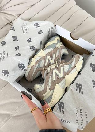 Стильные женские кроссовки new balance 9060 driftwood stone pink sea salt коричневые с кремовым7 фото