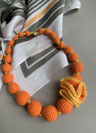 Яскраве помаранчеве текстильної кольє з квіткою ручної роботи3 фото
