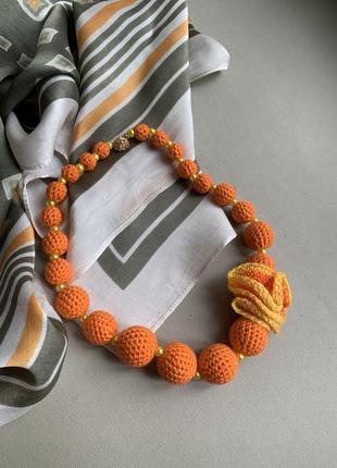 Яскраве помаранчеве текстильної кольє з квіткою ручної роботи2 фото