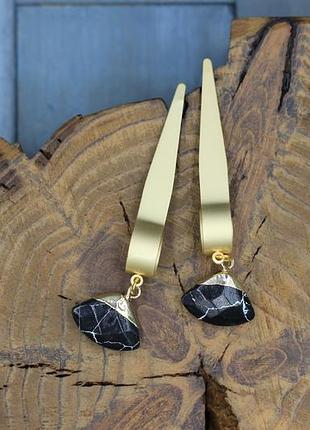 Довгі цікаві сережки. камінь
