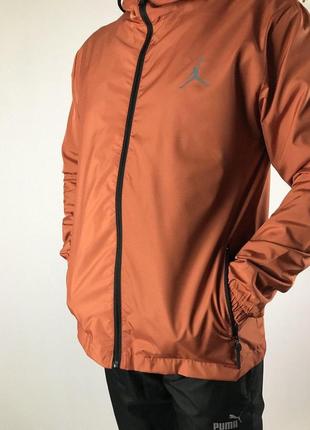 Мужская ветровка из плащевки jordan, куртка мастерка оранжевая, плащевка на змейке с капюшоном. мужская одежда3 фото