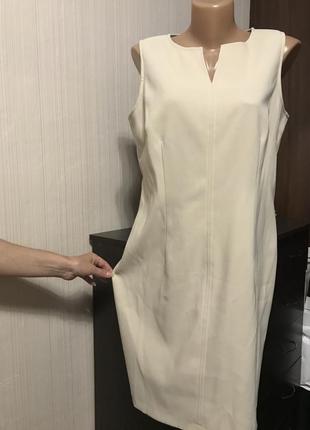 Бежеву сукню класика