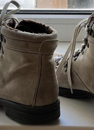 Зимние замшевые ботинки на меху бежевых, оригинал3 фото