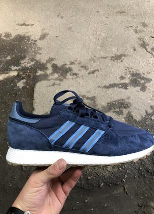 Кроссовки adidas forest grove