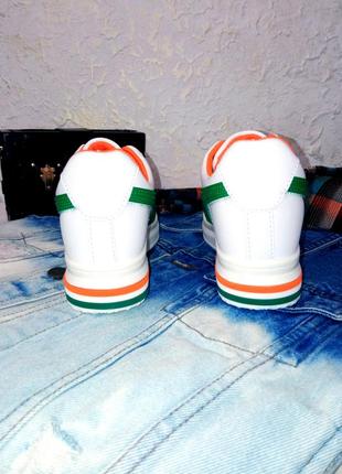 Кроссовки с танкеткой, сникеры