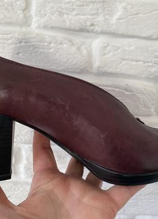 Marco tozzi итальянские кожаные бордовые туфли на каблуке 383 фото