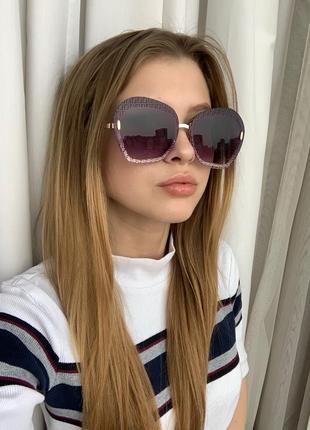 Красиві сонцезахисні окуляри