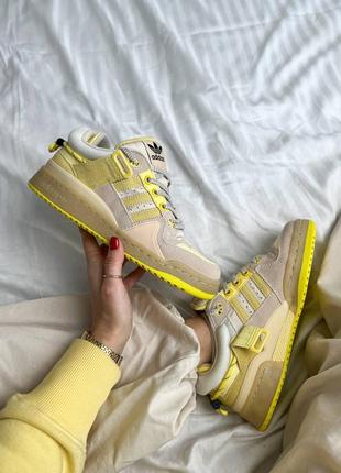 Прекрасные женские кроссовки adidas forum low x bad bunny yellow жёлтые с бежевым1 фото