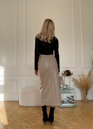 Трендова спідниця тепла жіноча міді екошкіра на флісі з розрізом попереду,юбка штучна шкіра з вирізом спереду, беж та чорний5 фото