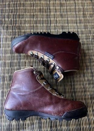 Шкіряні черевики vasque gore-tex italy оригінальні червоні4 фото