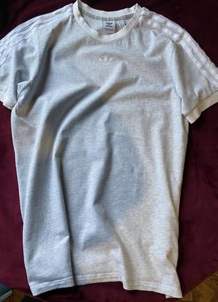 Хлопковая футболка adidas originals мужская цвет серый узор7 фото