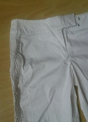 Білі штани з вишивкою l2 фото