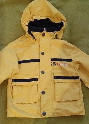 Легкая курточка на мальчика 3-5 лет