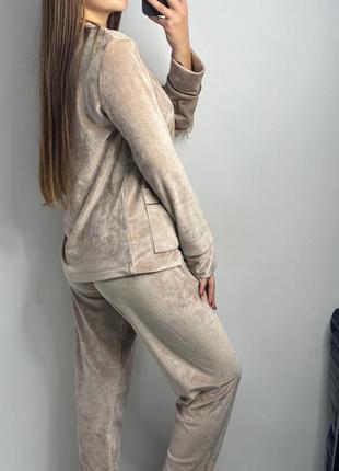 Плюшевая велюровая теплая пижама бежевая брюки и рубашка6 фото