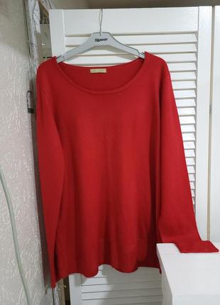 Червоний светр.