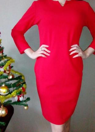 Червона сукня