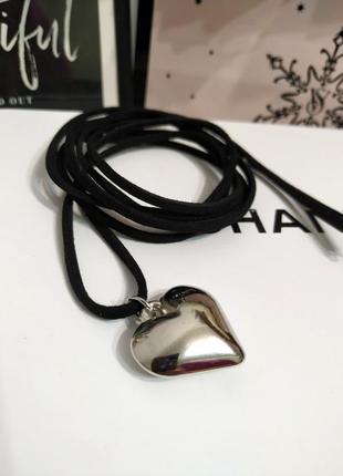 Чокер серце сріблясте на шнурку підвіска кулон сердечко чорний  шнурок на шию8 фото