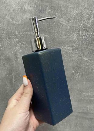 Дозатор для рідкого мила синій із золотими домішками a-plus 217 bs2 фото