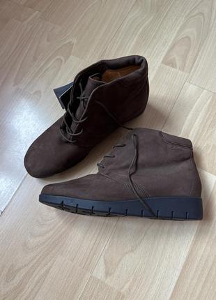 Шкіряні черевики clarks