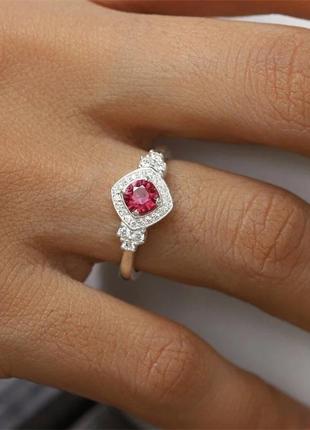 Шикарное кольцо с фианитами перстень с камнями