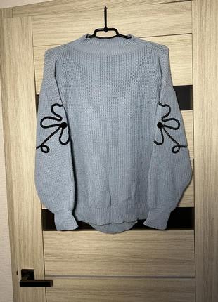 Свитер с вышивкой и объемными рукавами