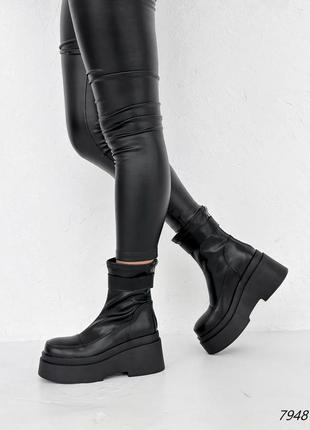 Черные кожаные демисезонные деми ботинки без шнурков на высокой подошве платформе танкетке с молнией сзади ремешком липучкой8 фото