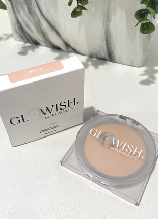 Прессованная сияющая пудра для лица huda beauty glowish luminous pressed powder (01 fair) 10 g1 фото